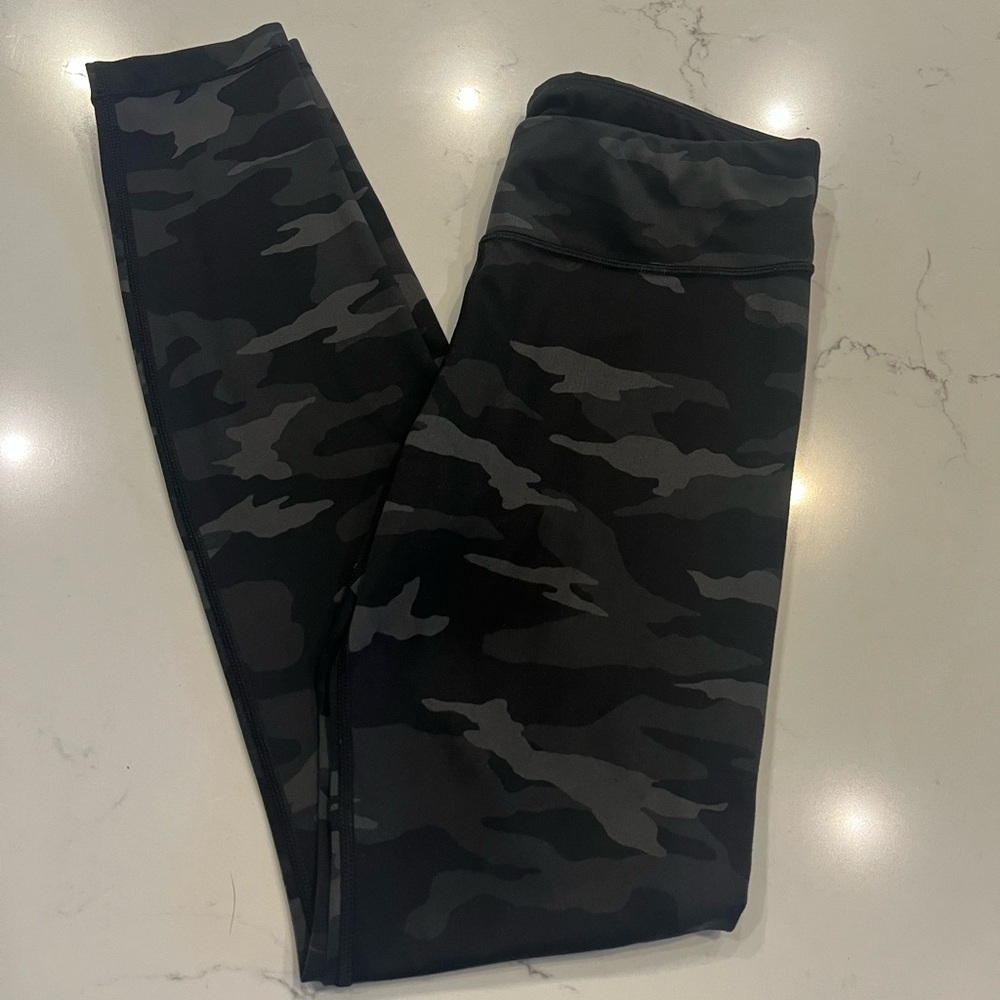 Athleta Kids Black Camouflage Leggings
